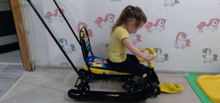 Фотография покупателя товара Снегокат с колёсами «Тимка спорт 6 «Ми-ми-мишки», с родительской ручкой, со спинкой и ремнём безопасности, цвет жёлтый - Фото 11
