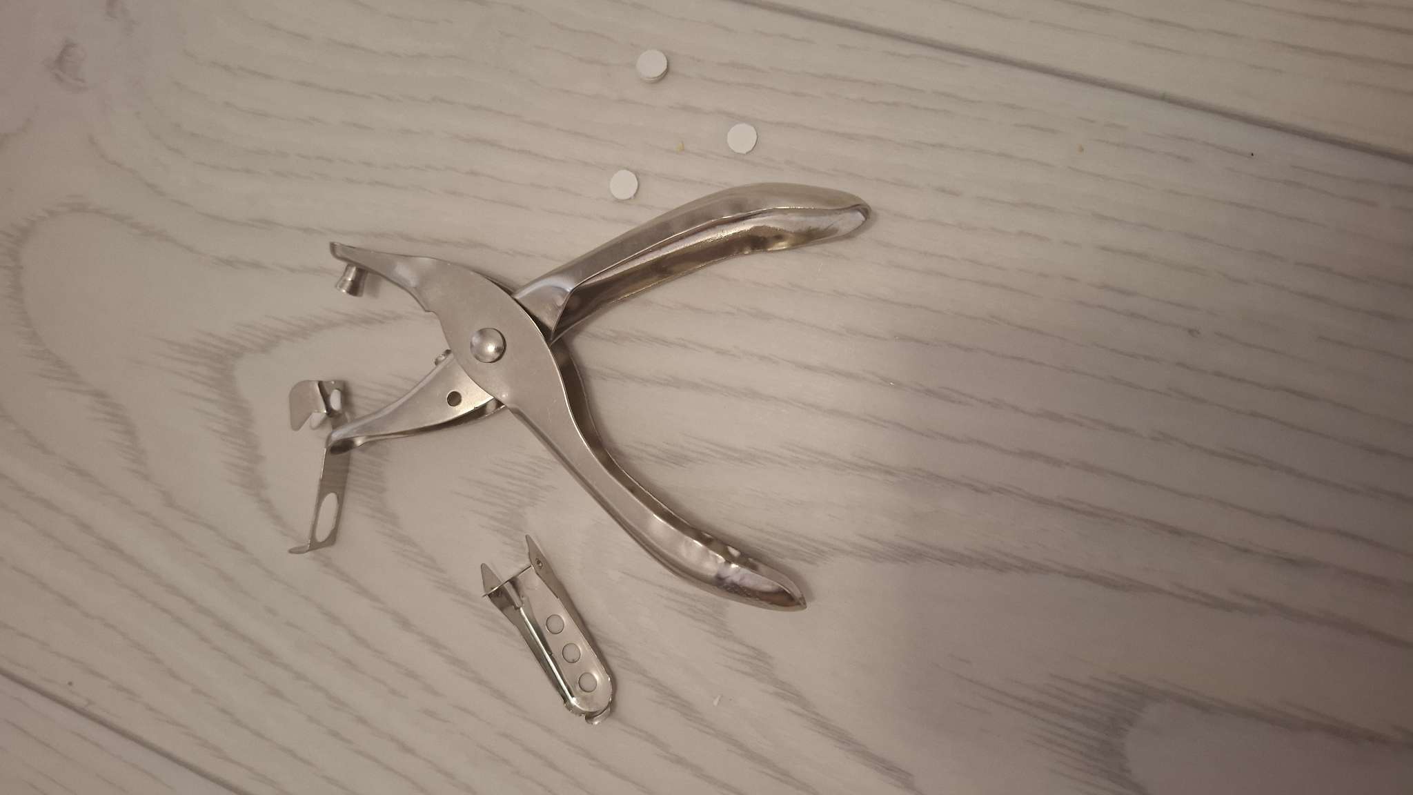 Фотография покупателя товара Дырокол для люверсов, 12.7×5.5×1.5 см - Фото 5