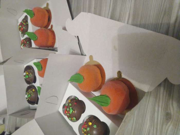 Фотография покупателя товара Форма для муссовых десертов и выпечки Доляна «Яблоко», 29×17×5,5 см, 6 ячеек (d=6 см), цвет белый - Фото 4