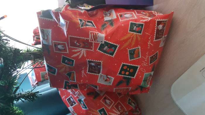 Фотография покупателя товара Бумага упаковочная глянцевая «Новогодние марки», 70 х 100 см - Фото 1