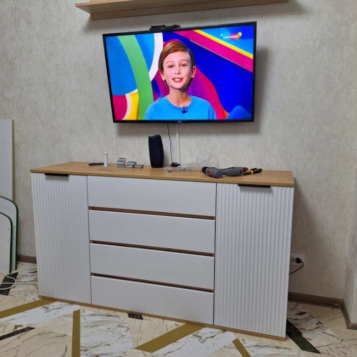 Фотография покупателя товара Комод напольный «Марвэл», 2 двери, 4 ящика, 1600×450×900 мм, цвет браш вайт/дуб крафт - Фото 1