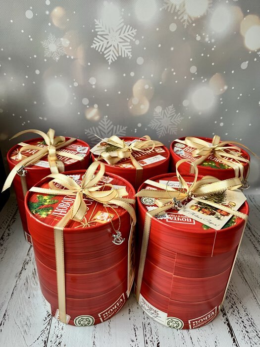 Фотография покупателя товара Коробка новогодняя подарочная круглая «Желания», 12×16 см - Фото 1