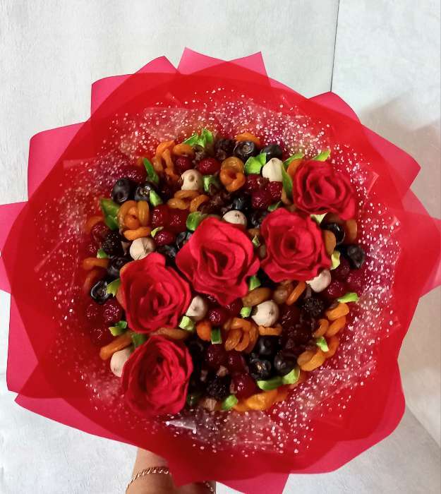 Фотография покупателя товара Пленка цветная флористическая «Мелкие сердца», красный, 70 см - Фото 1