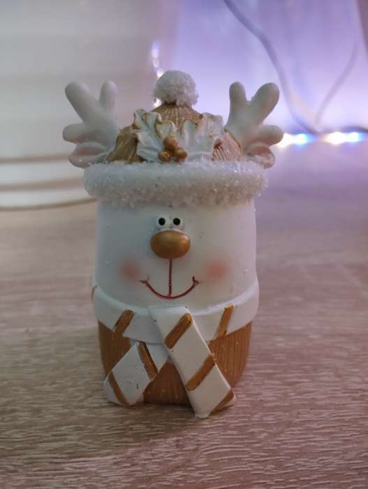 Фотография покупателя товара Фигурка полистоун «Олень белый в шапке и шарфике», 4×4×7 см - Фото 1