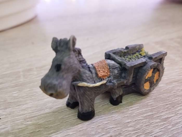 Фотография покупателя товара Фигурка полистоун TAKE IT EASY «Ослик с повозкой», 4×2×2.5 см - Фото 1