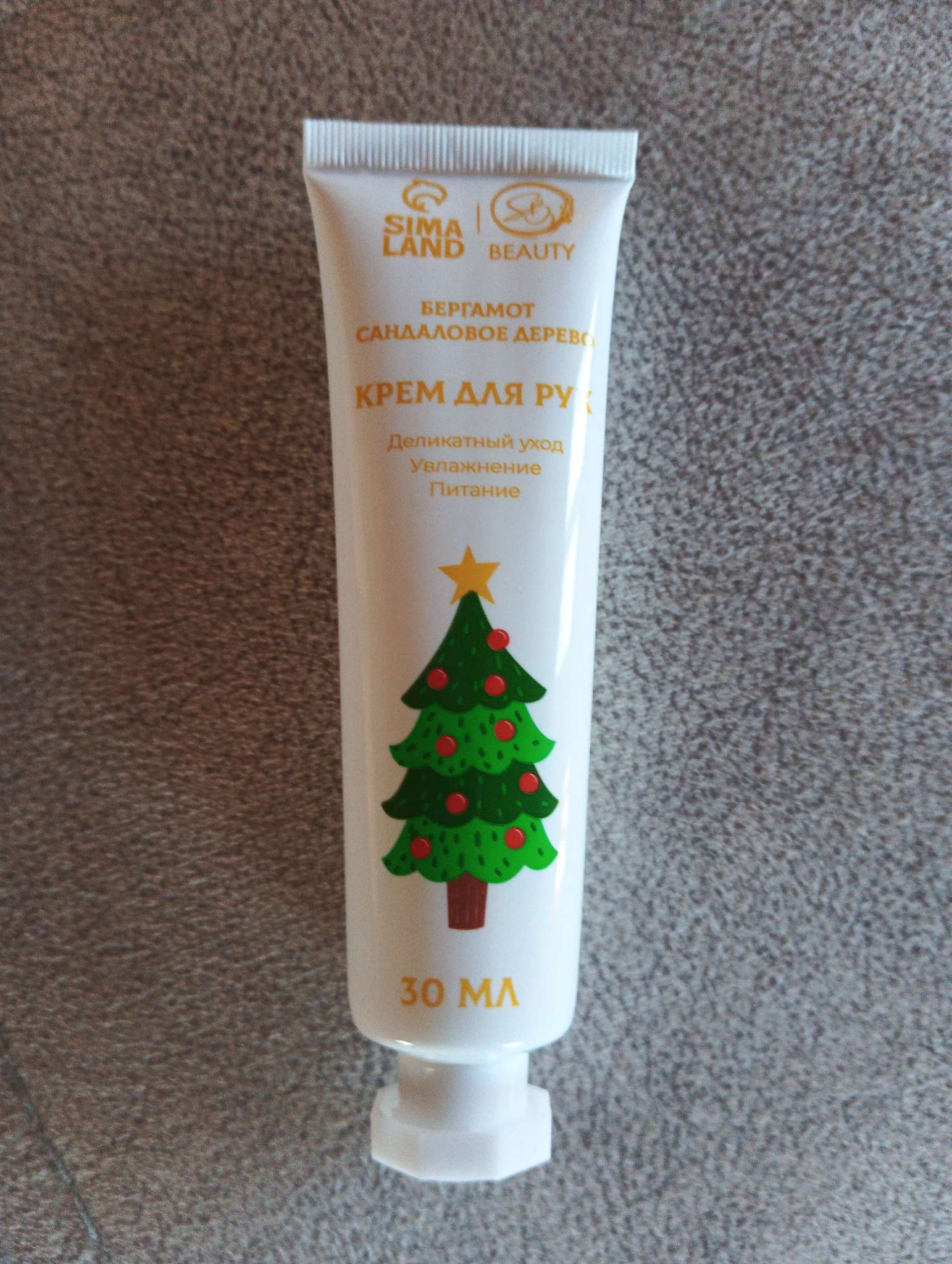 Фотография покупателя товара Крем для рук новогодний «Бергамот и сандаловое дерево», 30 мл - Фото 3