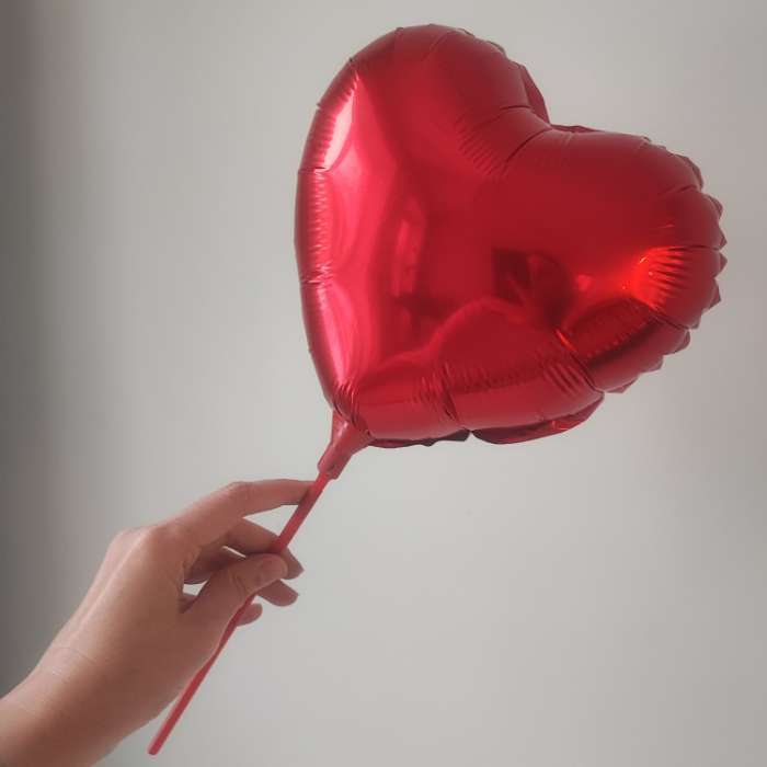 Фотография покупателя товара Воздушный шар фольгированный 10" «Сердце», с палочкой, красный - Фото 2