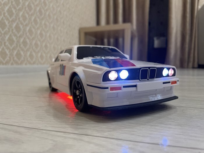 Фотография покупателя товара УЦЕНКА Машинка на пульте управления «Легенда Дрифта», радиоуправление, полный привод, 40 км/ч, 2 комплекта колёс, 1:16, белая - Фото 1