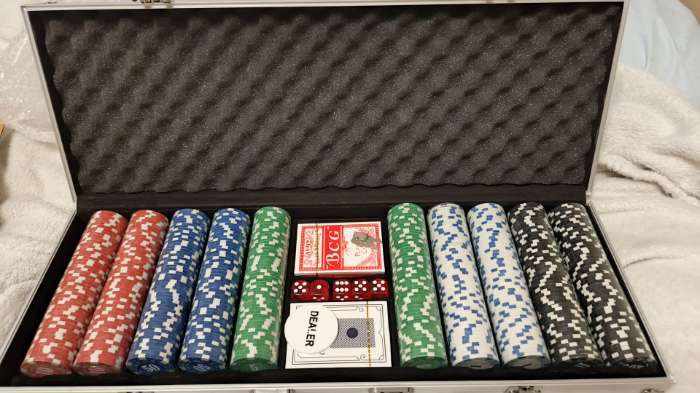 Фотография покупателя товара Покер в металлическом кейсе (2 колоды, фишки 500 шт. с/номиналом, 5 кубиков), 20.5×56 см - Фото 1