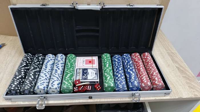 Фотография покупателя товара Покер в металлическом кейсе (2 колоды, фишки 500 шт. с/номиналом, 5 кубиков), 20.5×56 см - Фото 3