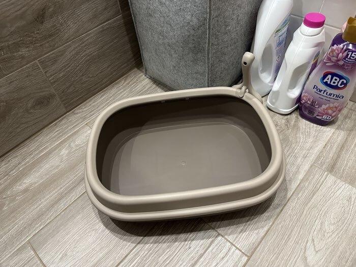 Фотография покупателя товара Лоток для кошек «Фур-Мур», 48×35.5 см, с бортом и совком, покрытие софт-тач, цвет капучино - Фото 1