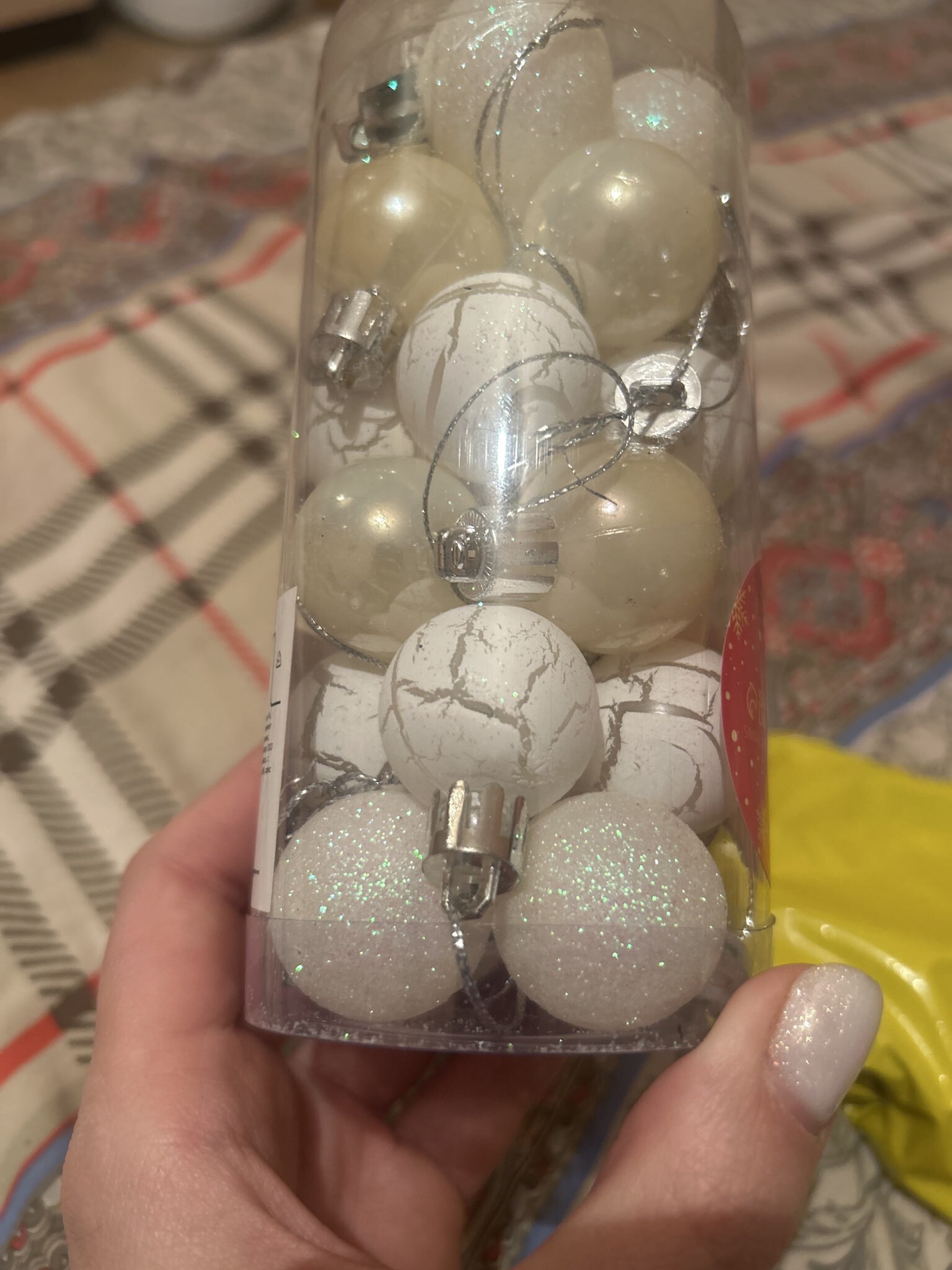 Фотография покупателя товара Ёлочные игрушки «Снег», шары новогодние, набор 24 шт., d=3 см, перламутровый/серебристый - Фото 2