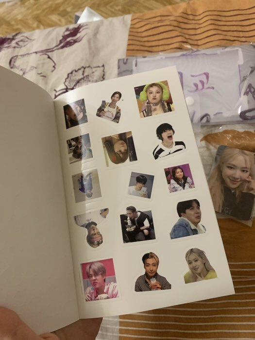 Фотография покупателя товара Набор коллекционера 3в1 «K-pop», биндер, наклейки, 6 карточек - Фото 2