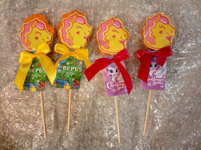 Фотография покупателя товара Леденец новогодний «Верь в чудо», в виде лошади, 15 г - Фото 1