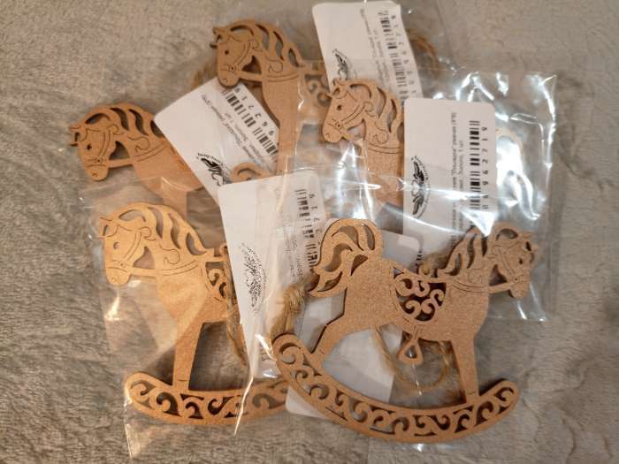 Фотография покупателя товара Ёлочное украшение новогоднее «Лошадка резная» 9×8 см, белое - Фото 1