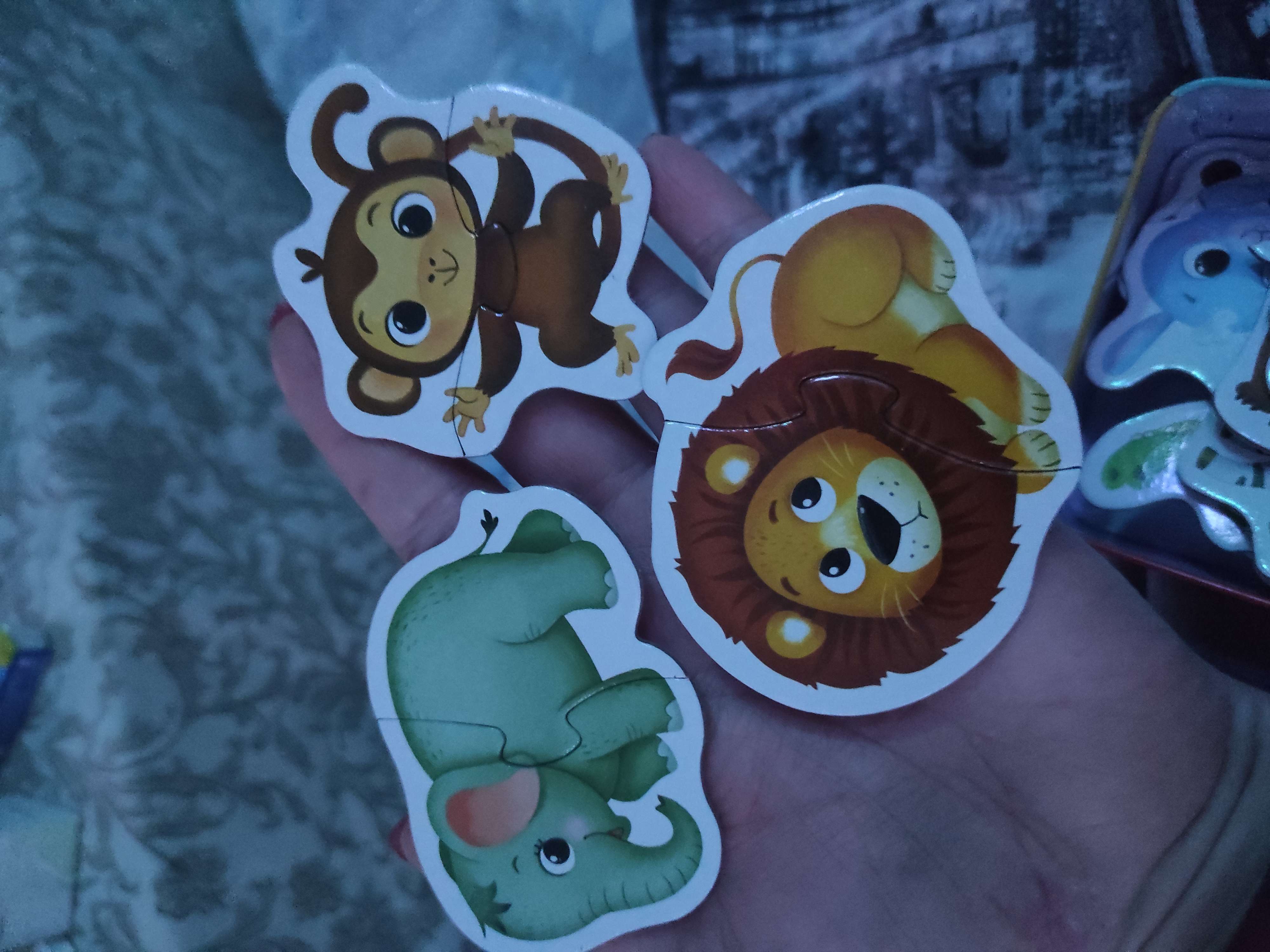 Фотография покупателя товара УЦЕНКА Макси-пазлы в металлической коробке «Весёлые зверята», 40 деталей - Фото 4