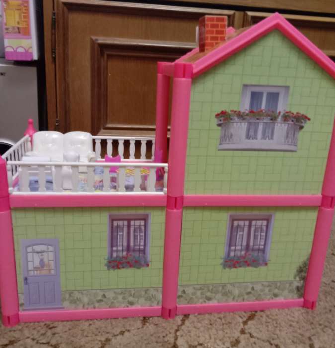 Фотография покупателя товара Пластиковый домик для кукол, двухэтажный, с аксессуарами