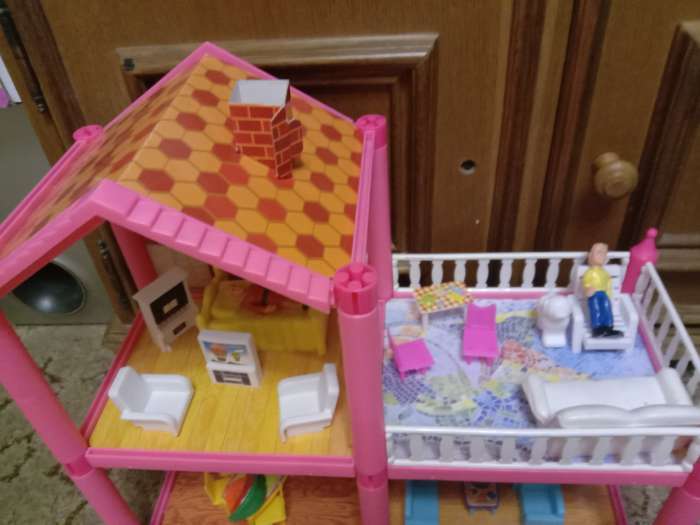 Фотография покупателя товара Дом для куклы, двухэтажный, с аксессуарами, уценка - Фото 3