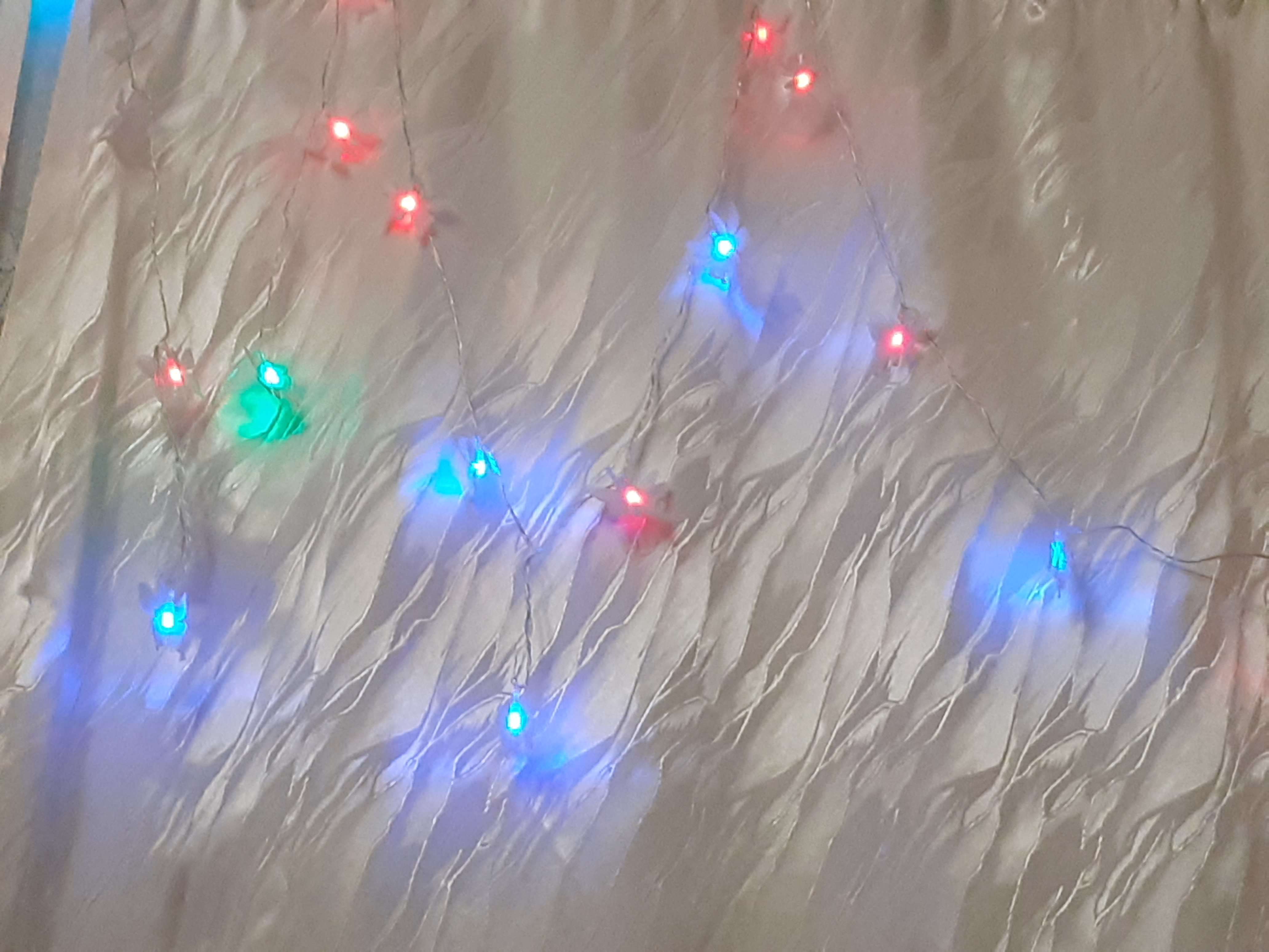 Фотография покупателя товара Гирлянда «Нить» 5 м с насадками «Бабочки малые», IP20, прозрачная нить, 20 LED, свечение мульти (RG/RB), мигание, 220 В, УЦЕНКА - Фото 1