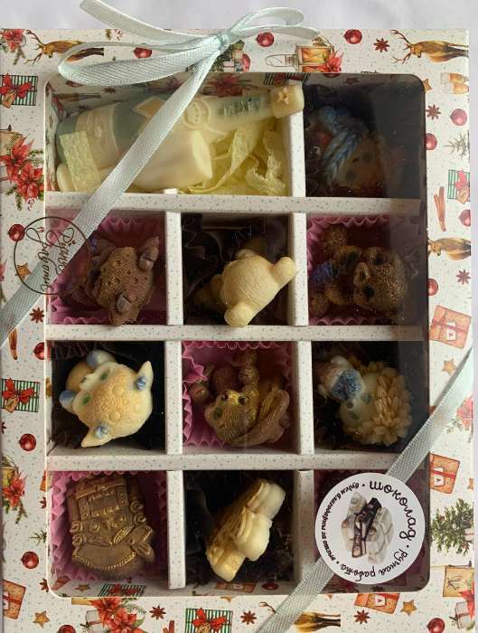 Фотография покупателя товара Новогодняя коробка - упаковка для конфет 12 шт. «Новогодний пингвин», 19×14.5×3.5 см - Фото 10