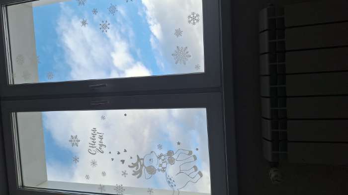 Фотография покупателя товара Наклейки на окна многоразовые «Новогодние снежинки», 33×50 см - Фото 5