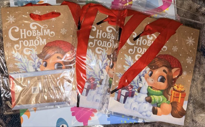 Фотография покупателя товара Пакет подарочный новогодний крафтовый «Новогодняя нежность», S 15×12×5.5 см - Фото 3