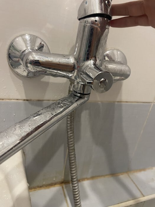 Фотография покупателя товара Смеситель для ванны «СоюзКран» 553-065, однорычажный, душевой набор, излив 350, цинк, хром - Фото 3