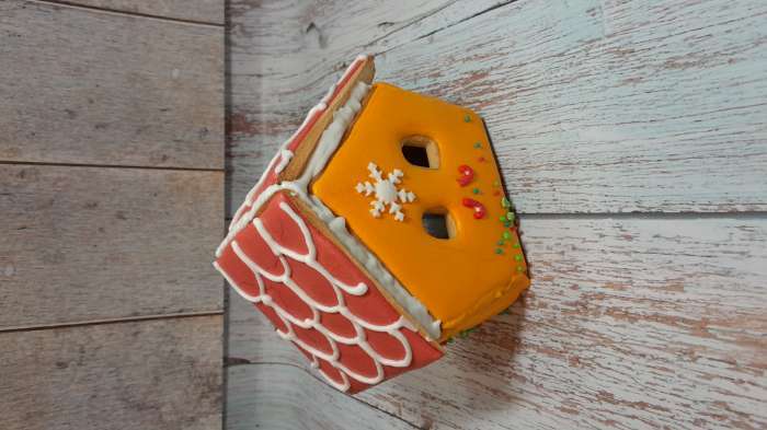 Фотография покупателя товара Формы для печенья новогодние Доляна «Пряничный домик», набор 8 предметов, пластик, белые - Фото 12