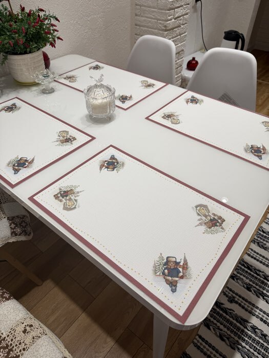 Фотография покупателя товара Салфетки сервировочные Доляна «Московский мишка», 4 шт., новогодние, 45×30 см - Фото 2