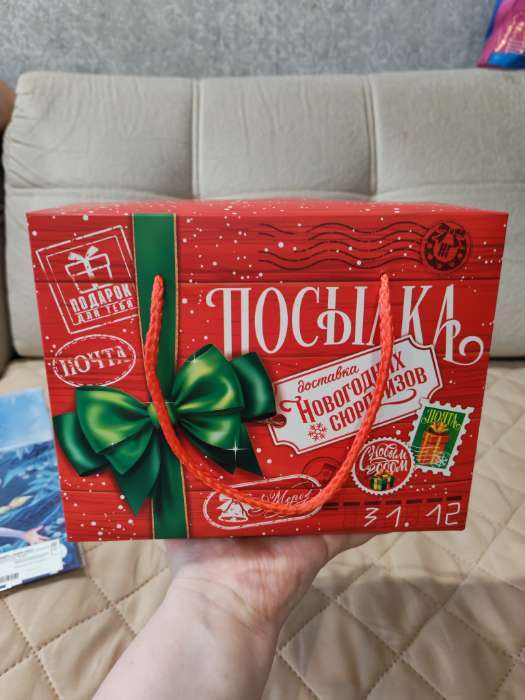 Фотография покупателя товара Пакет - коробка подарочный «С Новым годом!», 23×18×11 см - Фото 3
