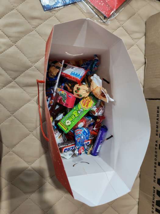 Фотография покупателя товара Пакет - коробка подарочный «С Новым годом!», 23×18×11 см - Фото 2