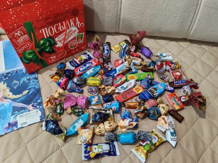 Фотография покупателя товара Пакет - коробка подарочный «С Новым годом!», 23×18×11 см - Фото 1