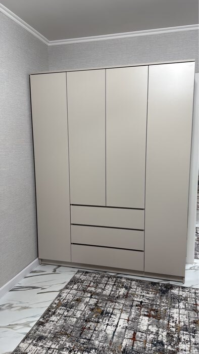 Фотография покупателя товара Шкаф прямой четырёхстворчатый для одежды «Лора», с полками, с ящиками, 1600×500×2100 мм, цвет кашемир - Фото 3