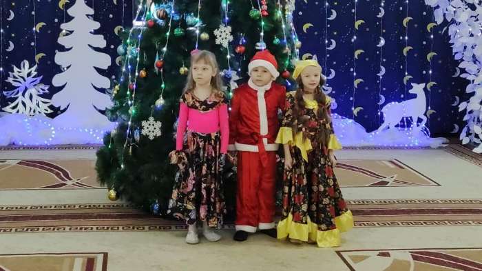 Фотография покупателя товара Карнавальный цыганский костюм для девочки, жёлтый с оборкой по груди, р. 32, рост 122 см - Фото 3