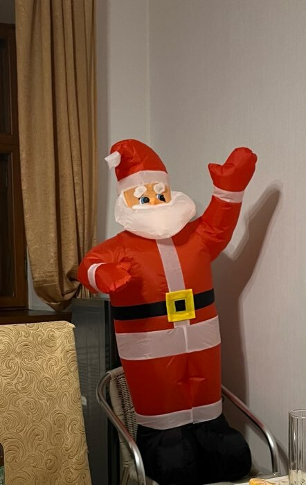 Фотография покупателя товара Надувная фигура "Дед Мороз" светится, 120 см - Фото 1