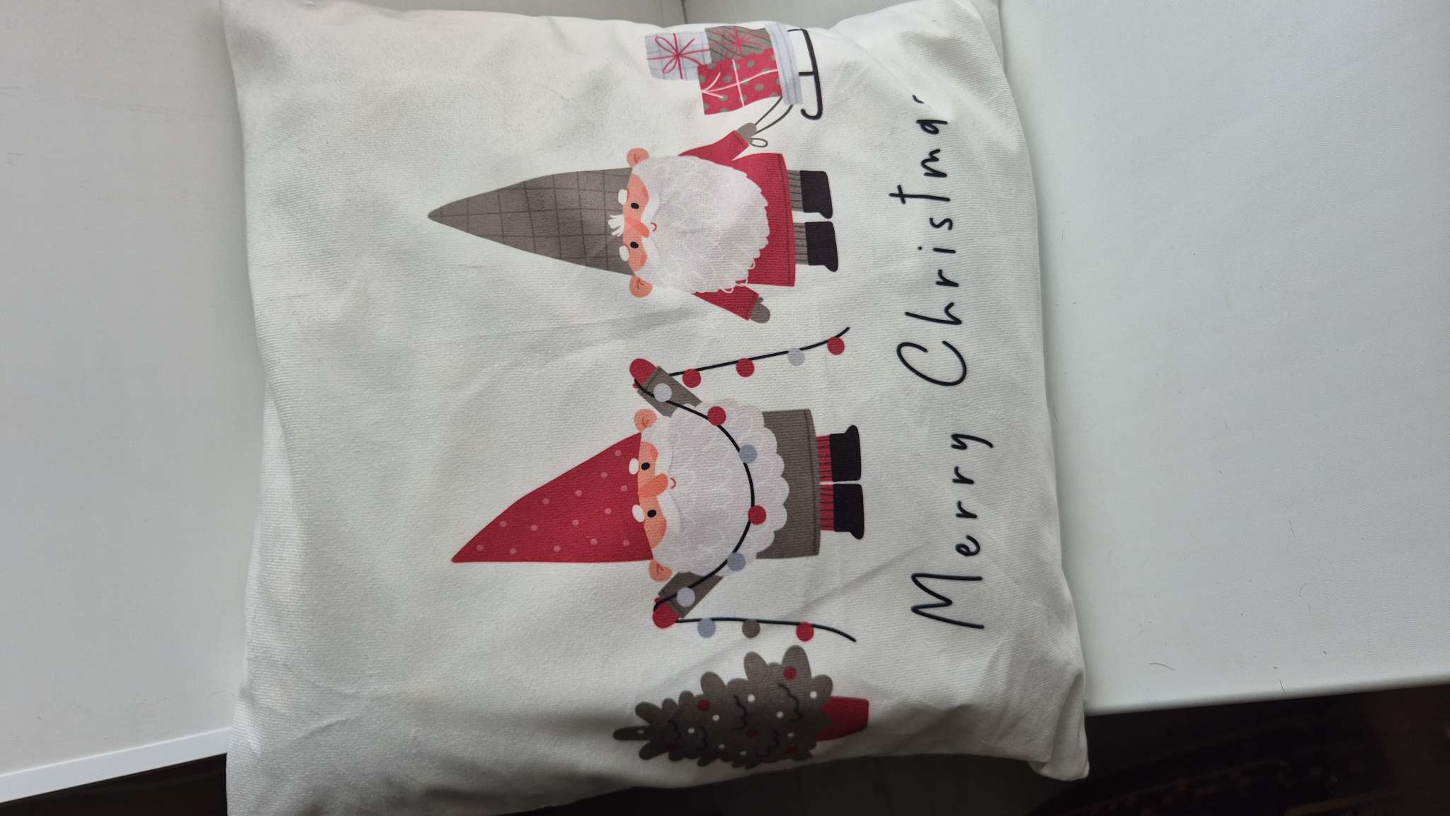 Фотография покупателя товара Наволочка декоративная новогодняя «Этель. Гномики» 40×40 см - Фото 2