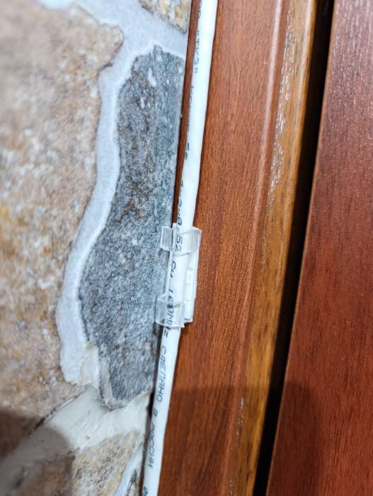 Фотография покупателя товара Держатель самоклеящийся для проводов и гирлянд ТУНДРА, 20 шт., белый - Фото 8