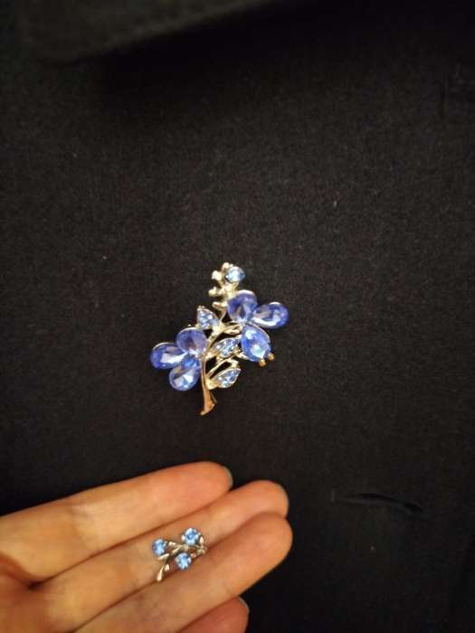 Фотография покупателя товара Брошь «Цветок» трилистник, цвет голубой в серебре - Фото 7