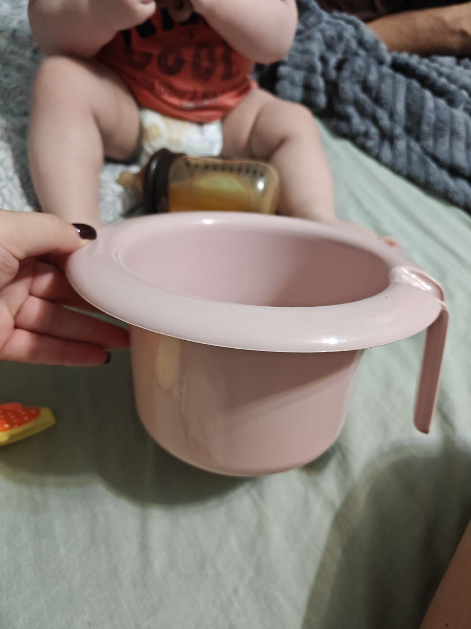 Фотография покупателя товара Горшок туалетный детский «Кроха», розовый, 1.75 л. - Фото 3