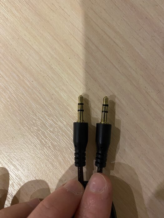 Фотография покупателя товара Кабель аудио AUX Luazon, Jack 3.5 мм(m)-Jack 3.5 мм(m), прозрачная оплетка, 86 см, чёрный - Фото 2