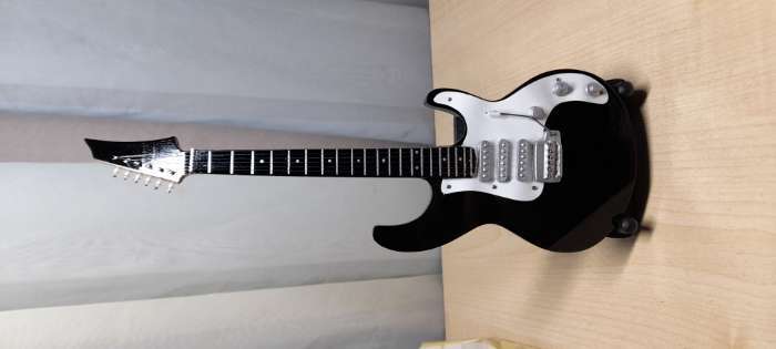 Фотография покупателя товара Гитара сувенирная Ibanez, на подставке, 24×8×2 см, чёрно-белая - Фото 6