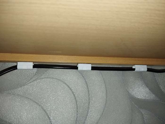 Фотография покупателя товара Держатели для проводов, самоклеящиеся, набор 20 шт., пластик, белые - Фото 2