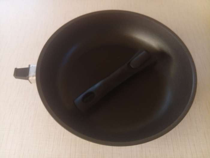 Фотография покупателя товара Сковорода KUKMARA «Традиция», d=24 см, съёмная ручка, антипригарное покрытие, алюминий, чёрный - Фото 1