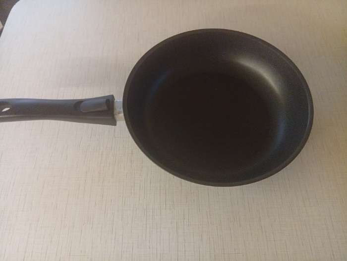 Фотография покупателя товара Сковорода KUKMARA «Традиция», d=24 см, съёмная ручка, антипригарное покрытие, алюминий, чёрный - Фото 2