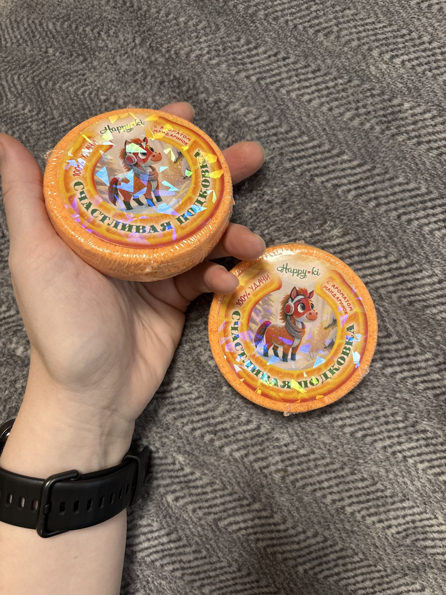 Фотография покупателя товара Новогодняя бомбочка для ванн символ года Happyki «счастливая подковка», 90 г - Фото 1