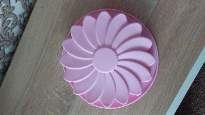 Фотография покупателя товара Форма для выпечки Доляна «Ромашка», силикон, 23×4.5 см, розовая - Фото 1