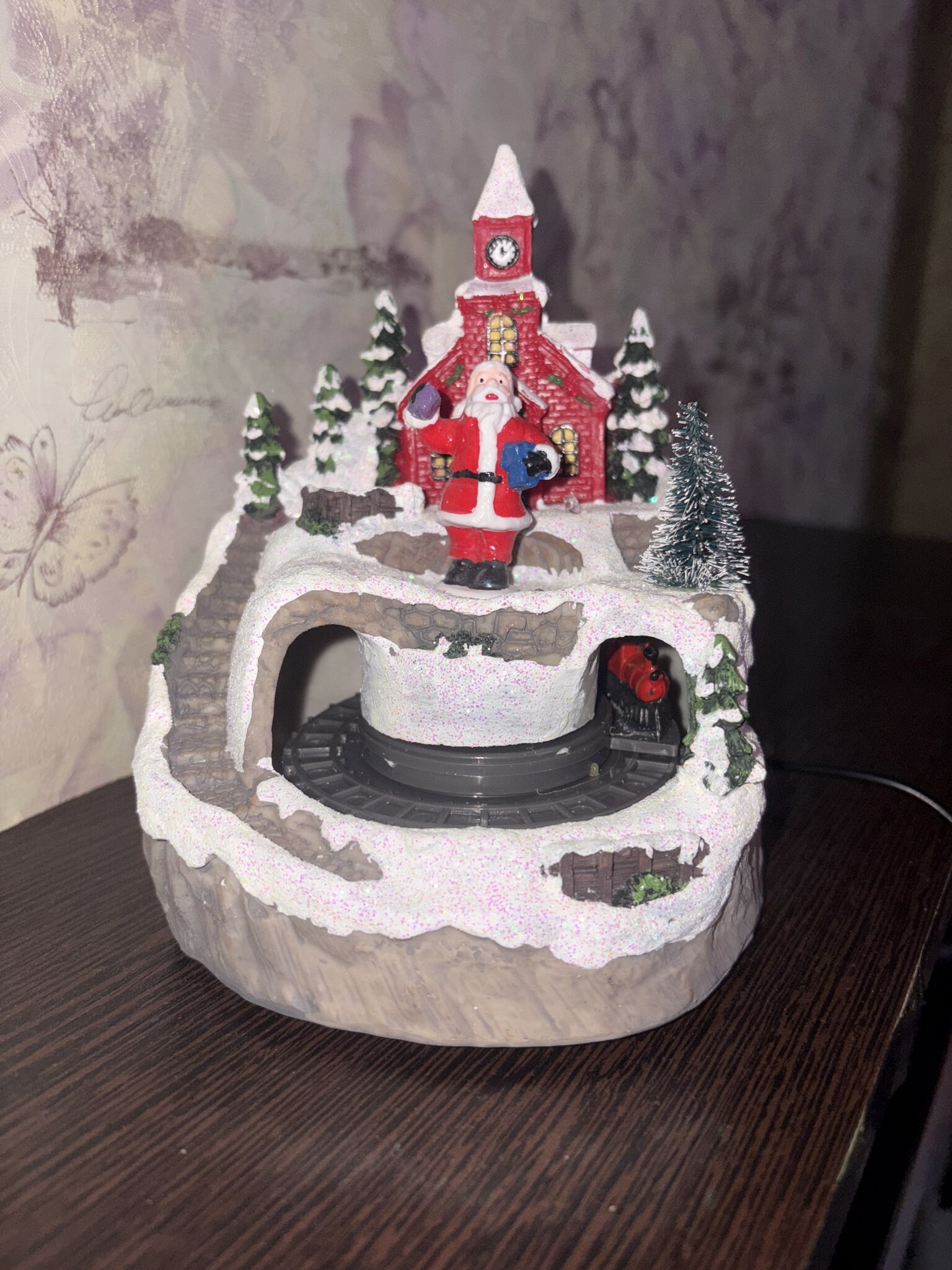 Фотография покупателя товара УЦЕНКА Светодиодная фигура «Поезд и снеговик», 16×10×12 см, полистоун, батарейки АААх2 (не в комплекте), USB, свечение тёплое белое - Фото 1