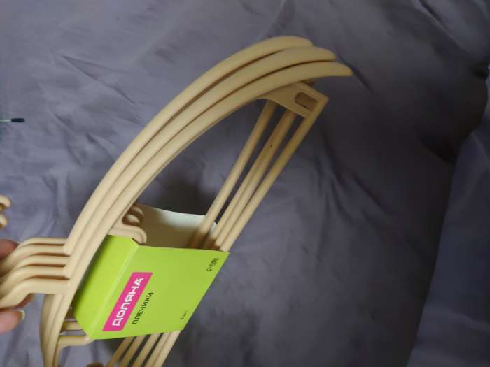 Фотография покупателя товара Плечики - вешалки для одежды Доляна, 42×20 см, 5 шт., широкие плечики, держатель для бретелек, бежевые - Фото 1