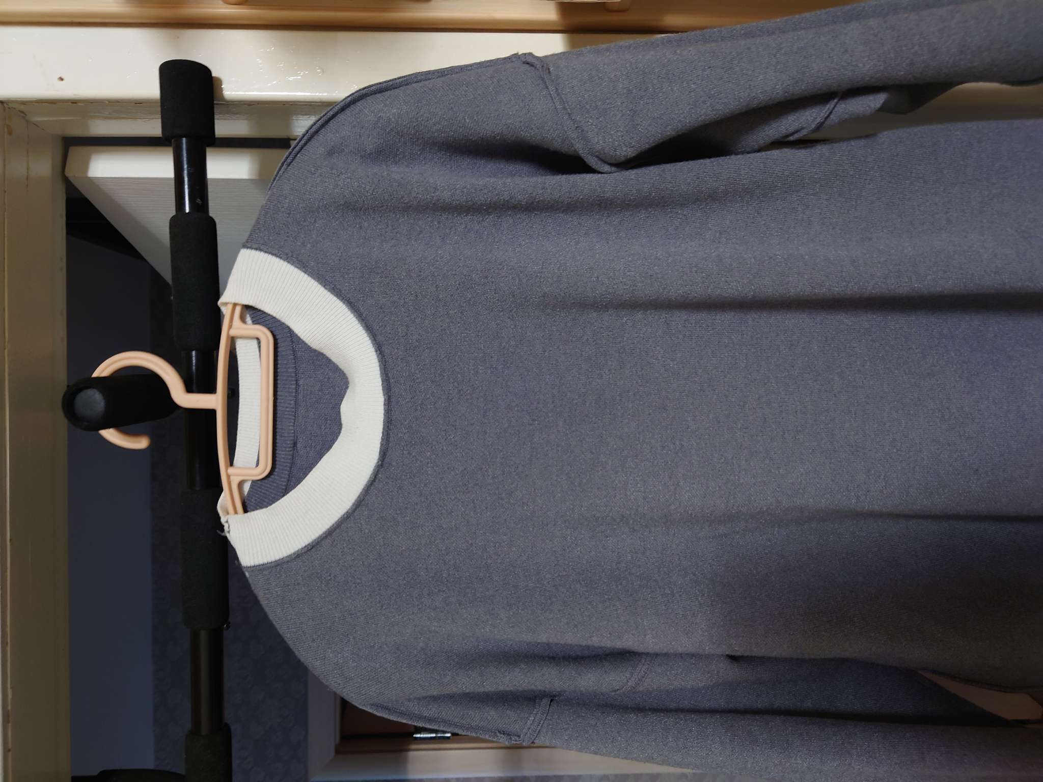 Фотография покупателя товара Плечики - вешалки для одежды Доляна, 42×20 см, 5 шт., широкие плечики, держатель для бретелек, бежевые - Фото 4