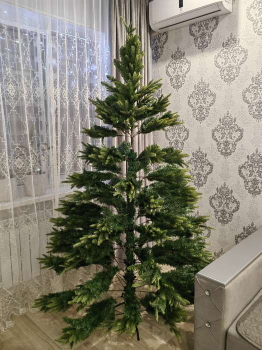 Фотография покупателя товара Искусственная ёлка «Зимнее волшебство. Элит», 210 см, d нижнего яруса 140 см, 1356 смешанных веток шарнирные - Фото 4